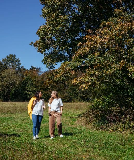Lösungsgespräch auf einen Blick-2-2 Lösungsgespräch auf einen Blick Klientin & Coach beim Walk & Talk